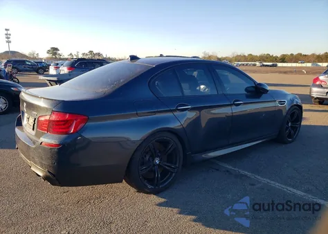 2013 BMW Motorrad M5 z USA, uszkodzony, nr VIN WBSFV9C51DD097076